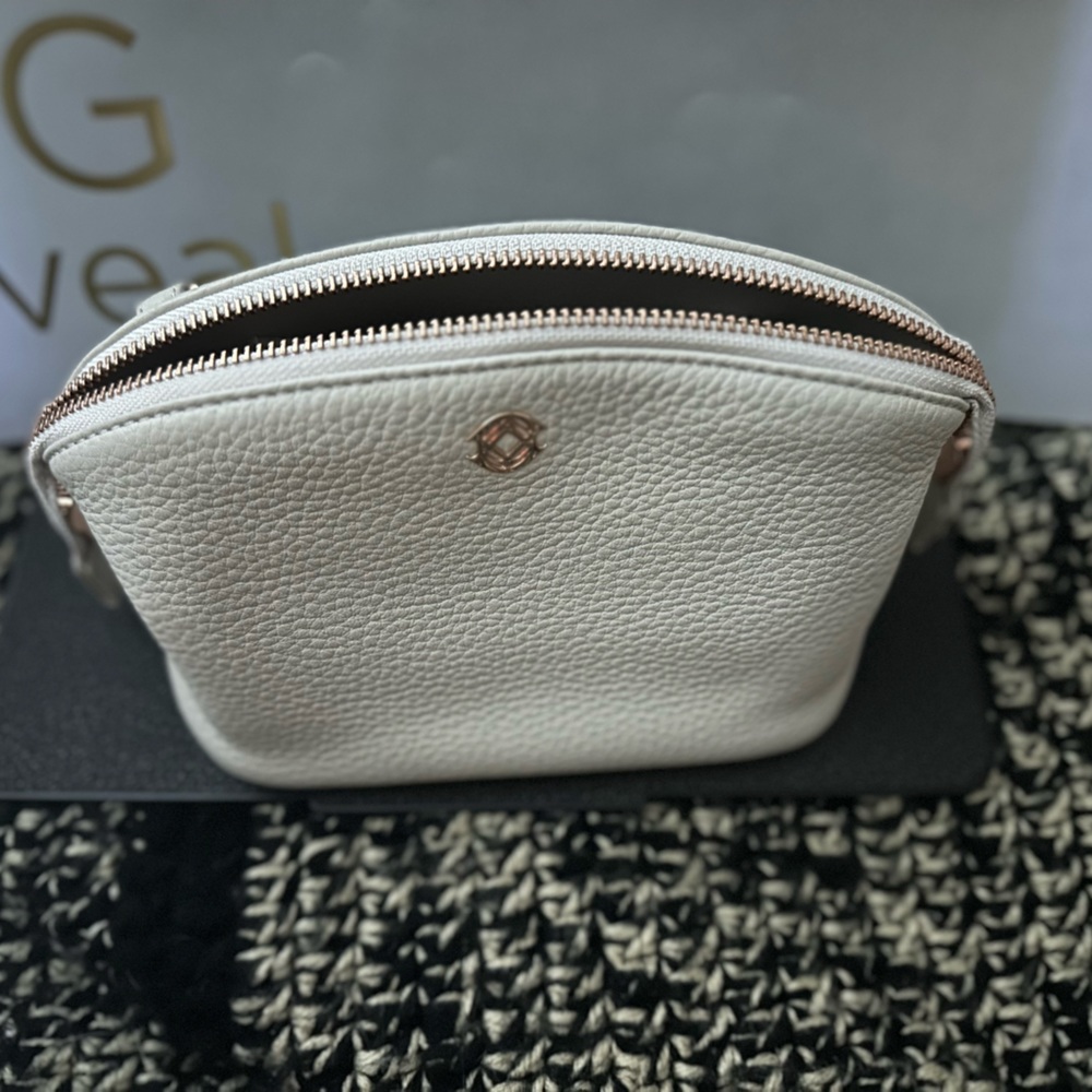 Cosmetic Pouch - Picture 4 of 5
